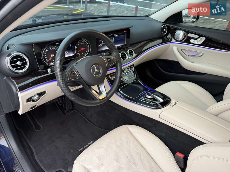 Седан Mercedes-Benz E-Class 2017 в Львові