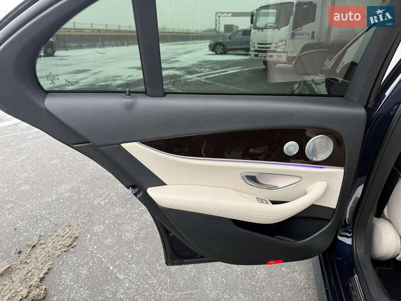 Седан Mercedes-Benz E-Class 2017 в Львові