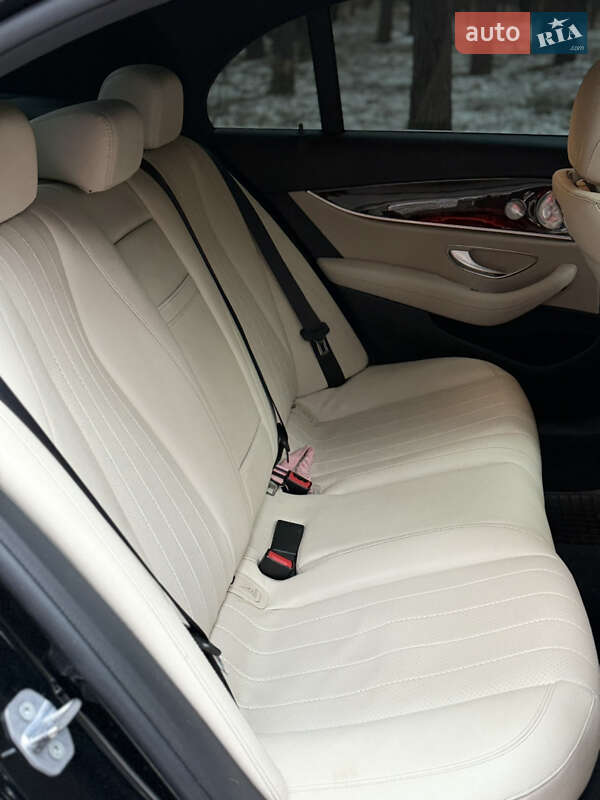 Седан Mercedes-Benz E-Class 2018 в Києві