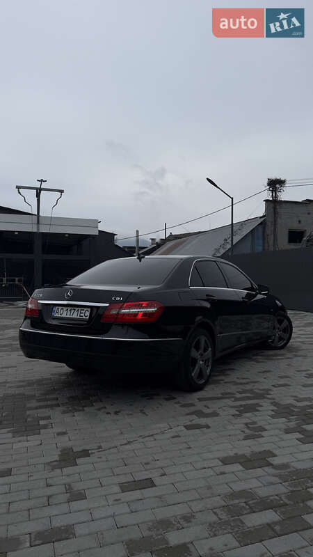 Седан Mercedes-Benz E-Class 2011 в Хусті
