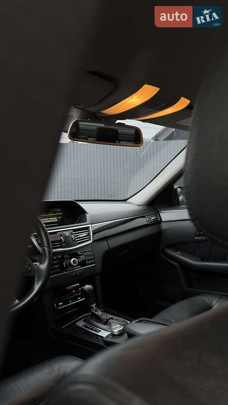 Седан Mercedes-Benz E-Class 2011 в Хусті