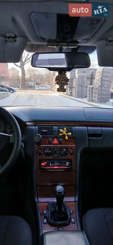 Седан Mercedes-Benz E-Class 1996 в Бориславе