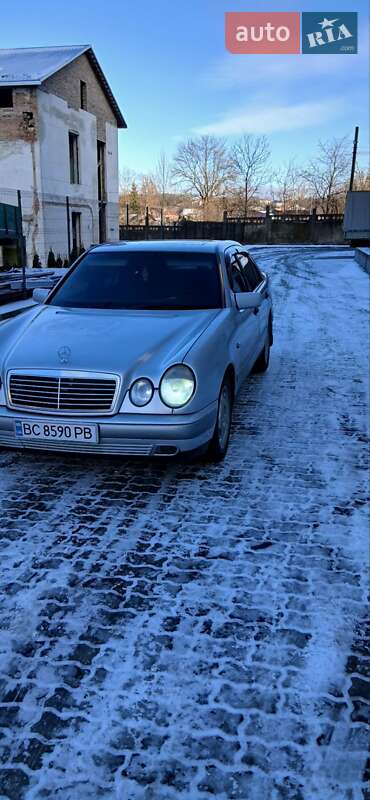 Седан Mercedes-Benz E-Class 1996 в Бориславе