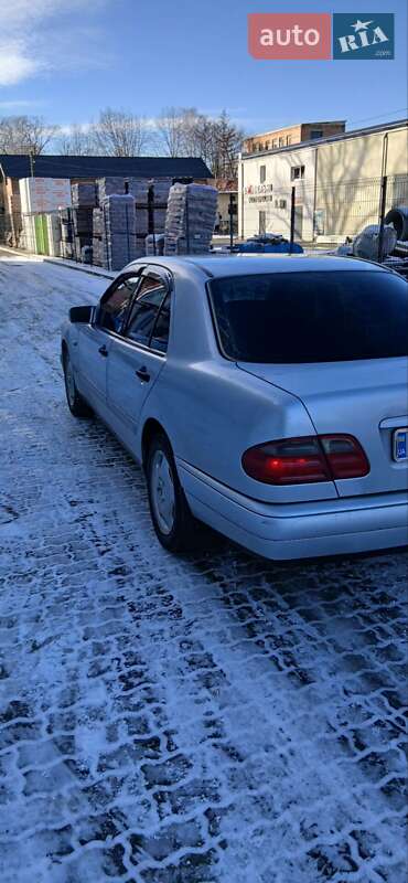 Седан Mercedes-Benz E-Class 1996 в Бориславе