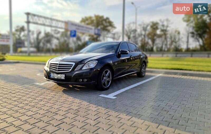 Седан Mercedes-Benz E-Class 2011 в Кривому Розі