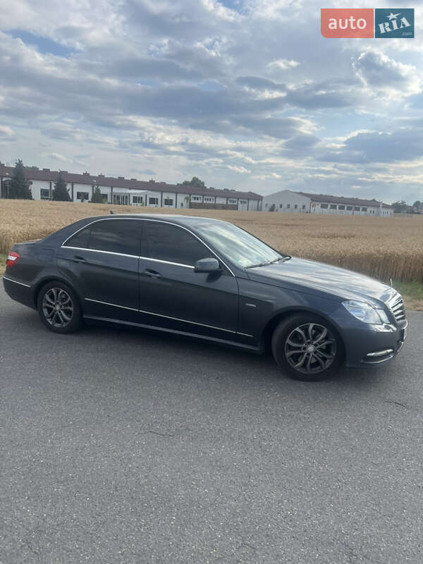 Седан Mercedes-Benz E-Class 2010 в Ужгороді