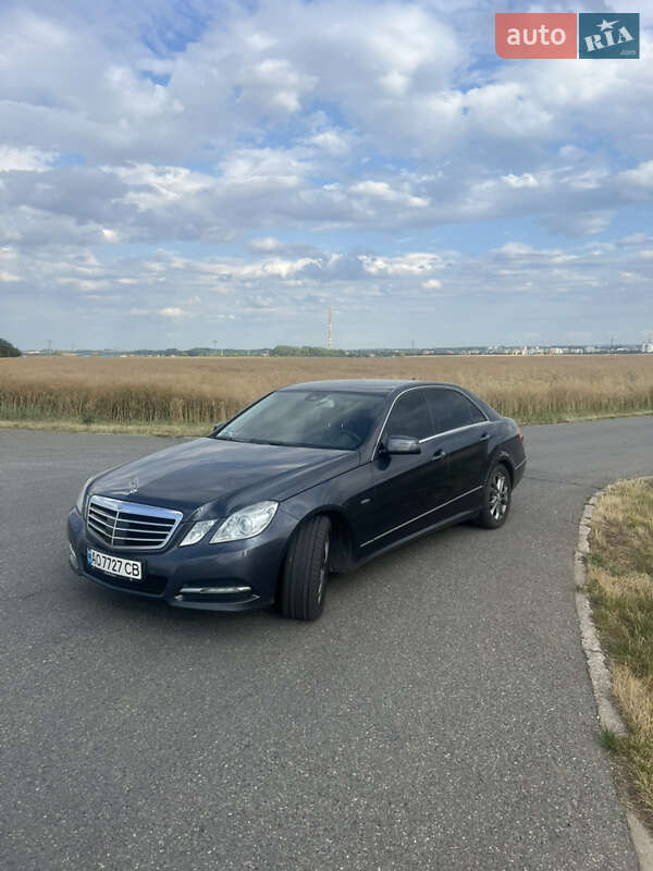 Седан Mercedes-Benz E-Class 2010 в Ужгороді