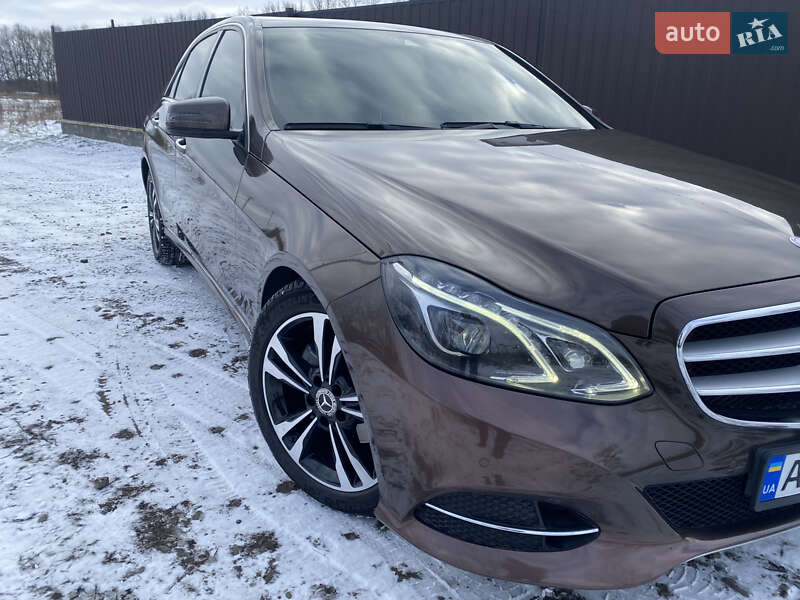Седан Mercedes-Benz E-Class 2015 в Літині
