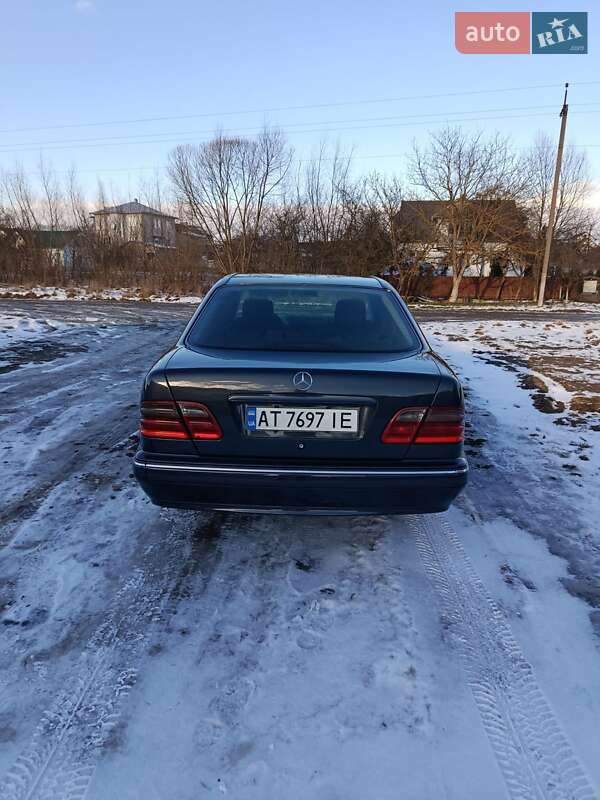 Седан Mercedes-Benz E-Class 2001 в Коломые