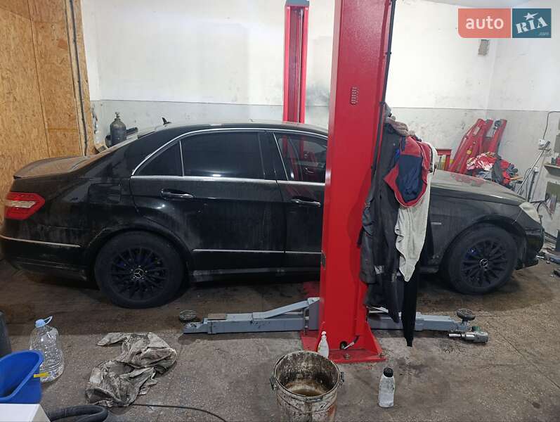 Седан Mercedes-Benz E-Class 2009 в Луцке