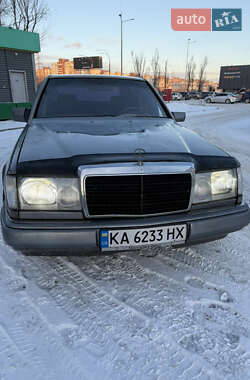 Седан Mercedes-Benz E-Class 1990 в Києві