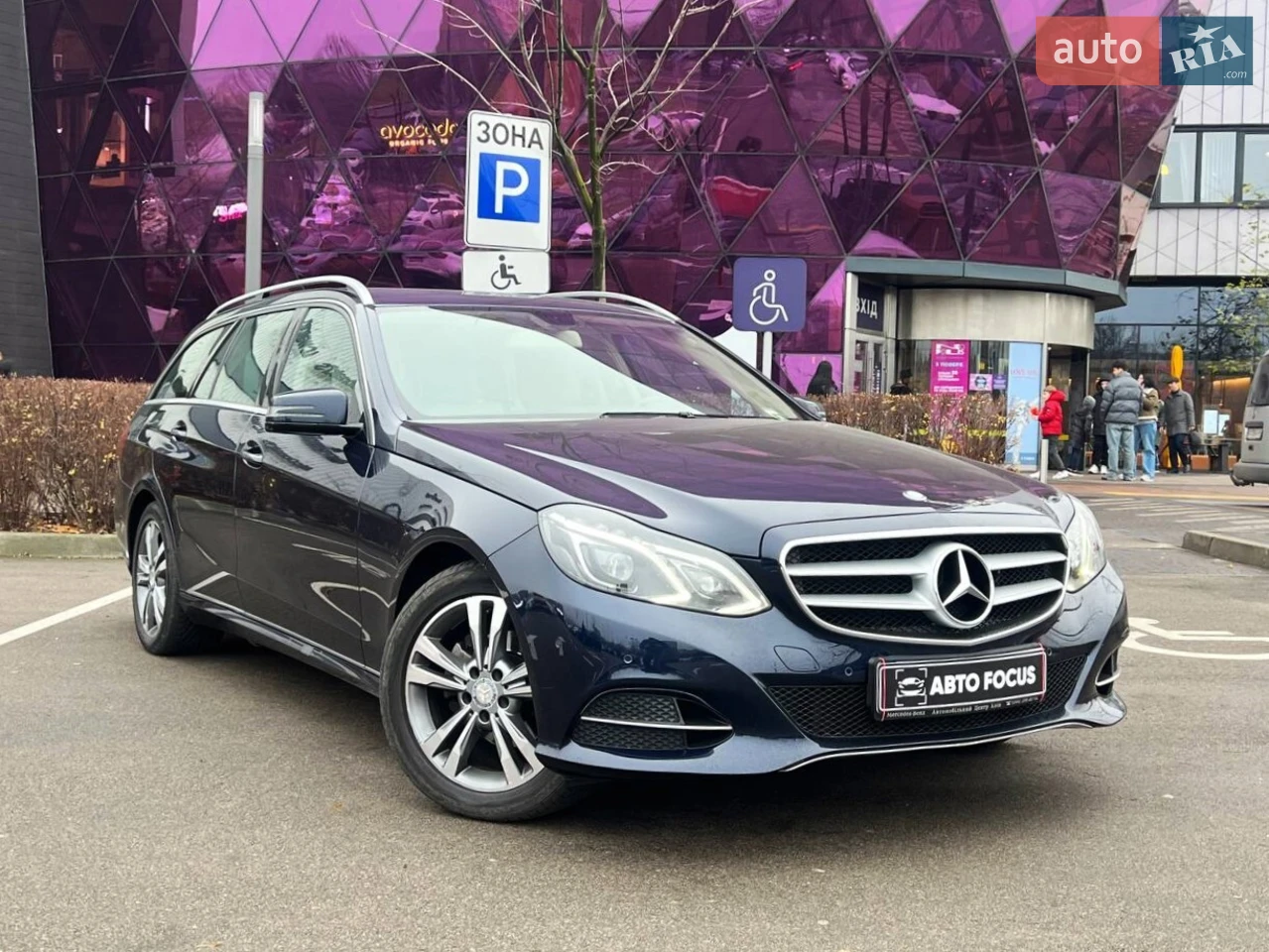 ДОСТУПНО В ЛІЗИНГ ТА КРЕДИТ (самі найкращі умови на ринку)
В продажі Mercedes-Benz Е200 2014 року випуску. .
При останньому ТО було замінено: мастило та фільтра в двигуні.
Авто перевірене нашими спеціалістами.
Можлива додаткова перевірка на СТО.
Запрошуємо Вас на огляд і тест-драйв!
Комплектація:
• Протитуманні фари
• Датчики світла та дощу
• Ел. регулювання дзеркал
• Шкіряний салон
• Ел. регулювання сидінь
• Підігрів сидінь
• Мультимедійне кермо
• Підкермові пелюстки
• 2-х зонний клімат-контроль
• Круїз-контроль
• Великий мультимедійний монітор
• Парктроніки
• Камера заднього виду
• Навігація
• AUX
• USB
• Bluetooth
• Hands Free
• 2 ключа
Зателефонуйте нам, або напишіть у чаті AutoRia, Viber або Telegram і ми розповімо про авто детальніше.
Ми пропонуємо:
• Кредит
• Лізинг
• Trade-in
• Автовикуп
• Розрахунок криптовалютою
• Безготівковий розрахунок
• Пригон (Європа, США)
• Підбір авто
• Допомога в продажі
• Доставка по Україні
• Допомога в переоформленні
• Підготовка до продажу
ABTOFOCUS - салон вживаних авто.
(м. Київ, Кільцева дорога 1, ТРЦ “Respublika Park”)