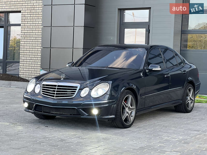 Седан Mercedes-Benz E-Class 2004 в Сарнах