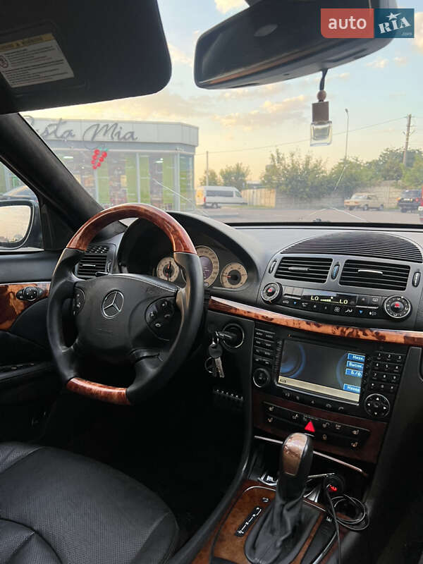 Седан Mercedes-Benz E-Class 2004 в Сарнах