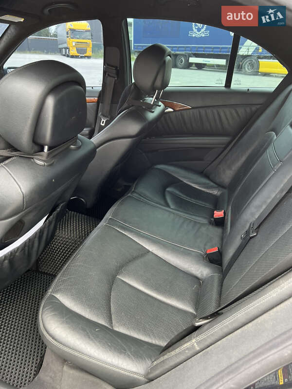 Седан Mercedes-Benz E-Class 2004 в Сарнах