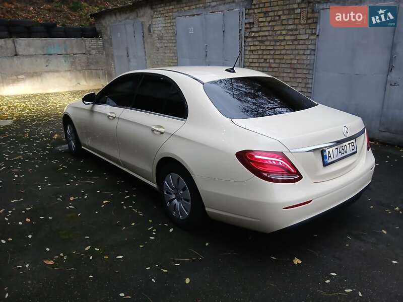 Седан Mercedes-Benz E-Class 2016 в Києві