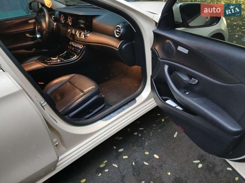 Седан Mercedes-Benz E-Class 2016 в Києві