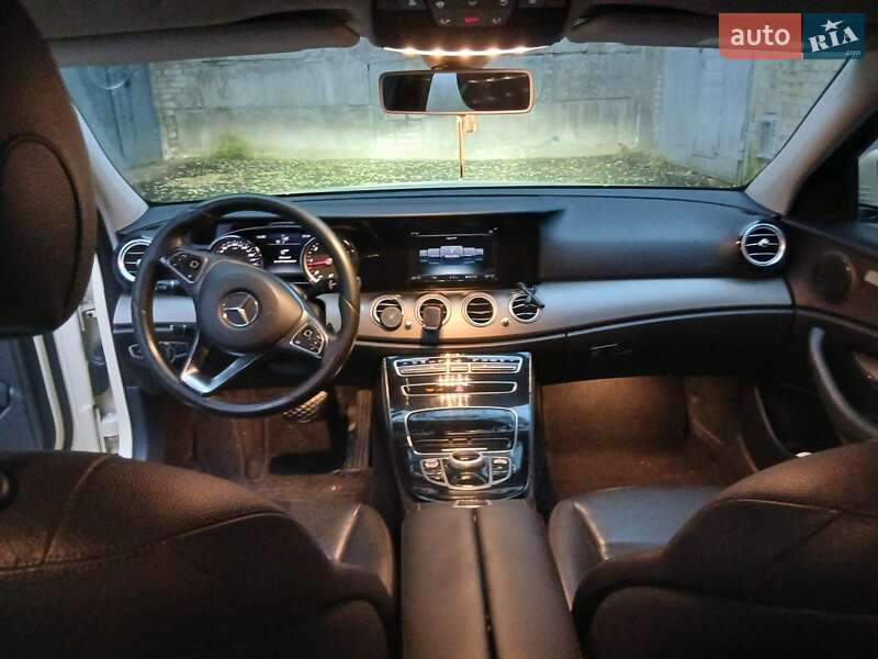 Седан Mercedes-Benz E-Class 2016 в Києві