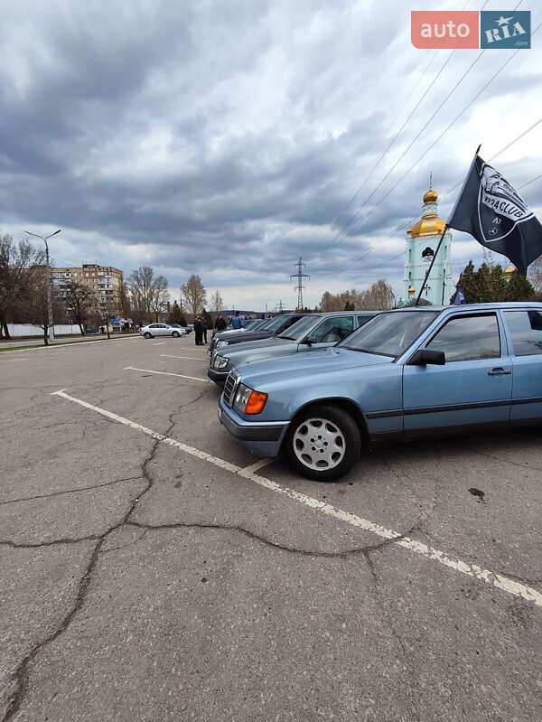 Седан Mercedes-Benz E-Class 1988 в Кривом Роге
