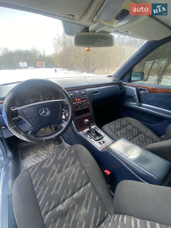 Седан Mercedes-Benz E-Class 1998 в Копичинці