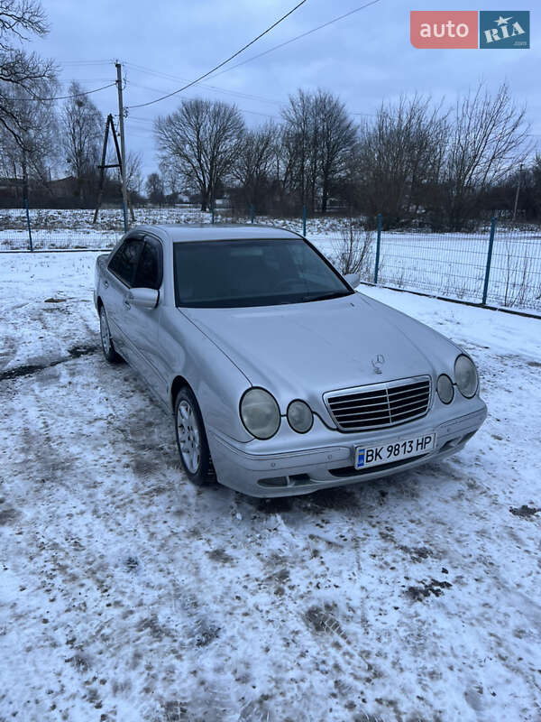 Седан Mercedes-Benz E-Class 2000 в Сарнах