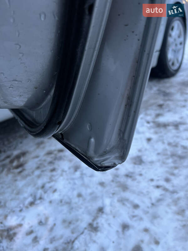 Седан Mercedes-Benz E-Class 2000 в Сарнах