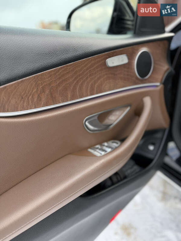 Седан Mercedes-Benz E-Class 2016 в Львові