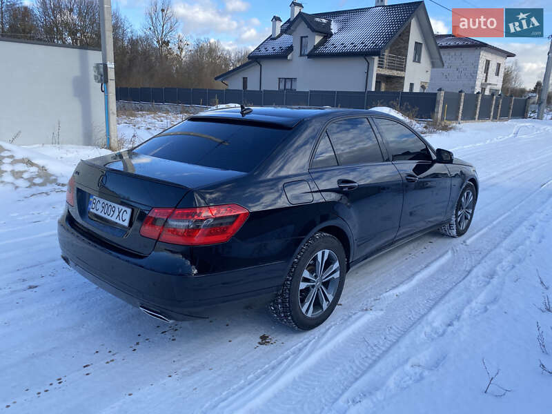Седан Mercedes-Benz E-Class 2010 в Львове