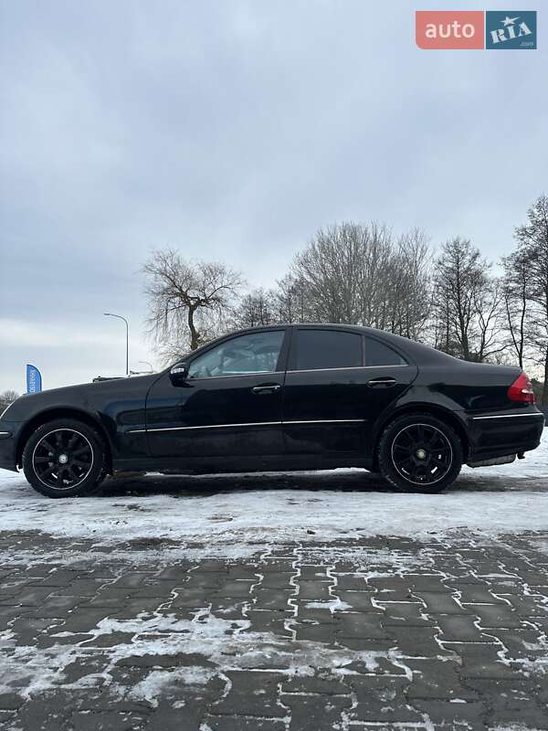 Седан Mercedes-Benz E-Class 2005 в Буче