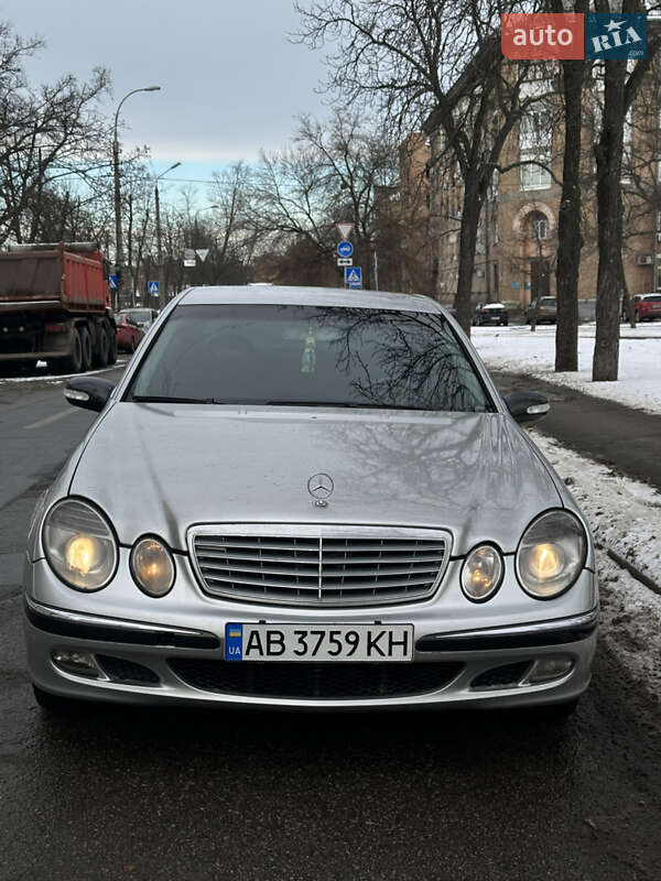 Седан Mercedes-Benz E-Class 2002 в Києві
