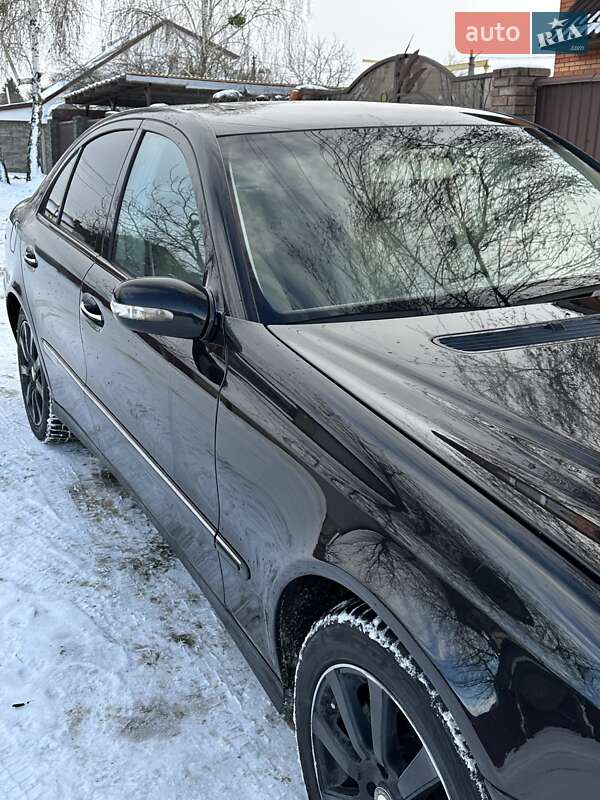 Седан Mercedes-Benz E-Class 2005 в Буче