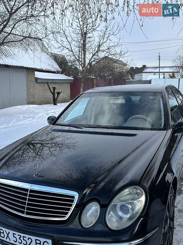 Седан Mercedes-Benz E-Class 2005 в Буче