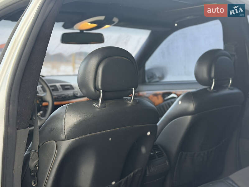 Седан Mercedes-Benz E-Class 2002 в Львове