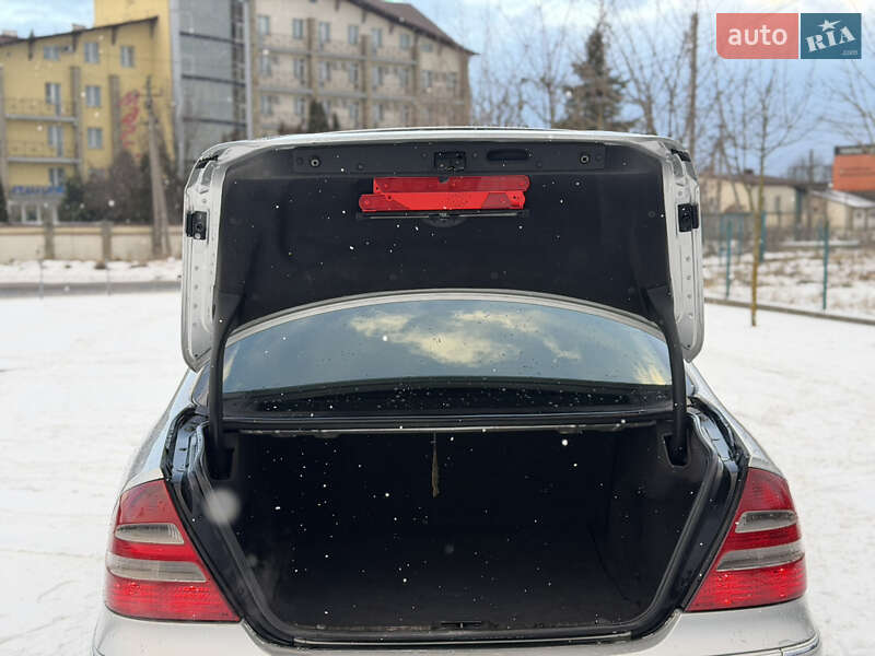 Седан Mercedes-Benz E-Class 2002 в Львове