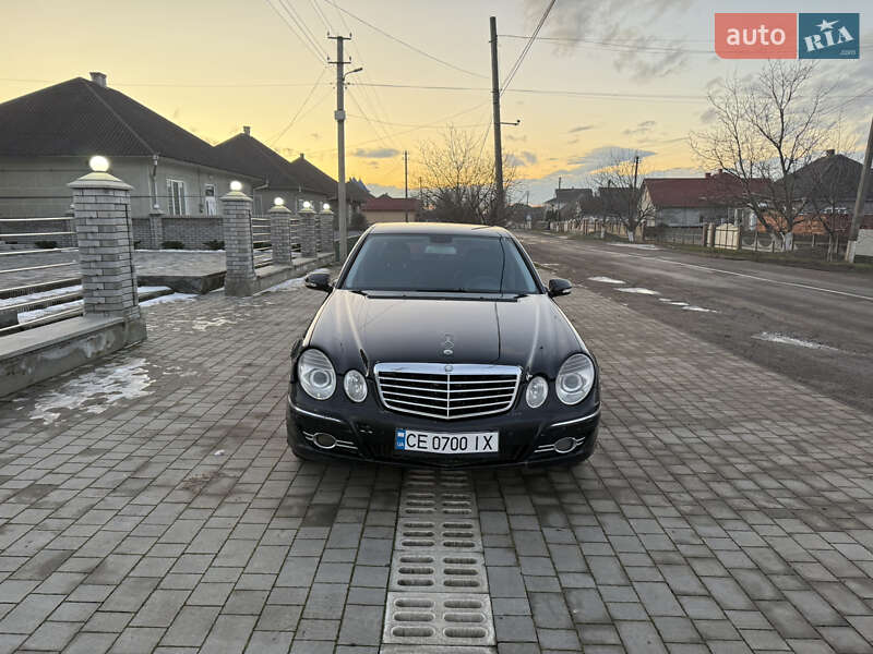 Седан Mercedes-Benz E-Class 2006 в Новоселице