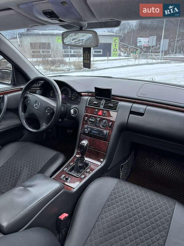 Седан Mercedes-Benz E-Class 2000 в Могилев-Подольске
