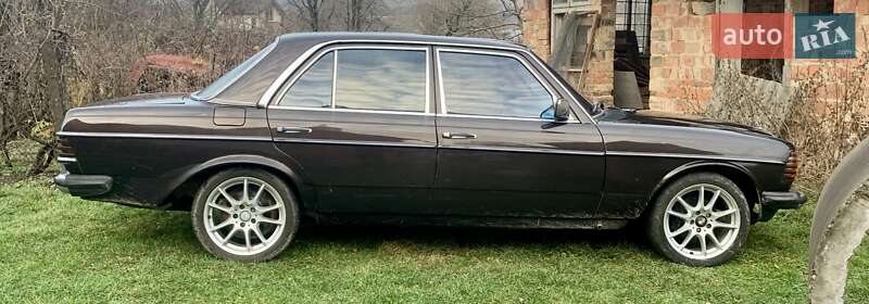 Седан Mercedes-Benz E-Class 1981 в Чернівцях фото 4 Седан Mercedes-Benz E-Class 1981 в Чернівцях