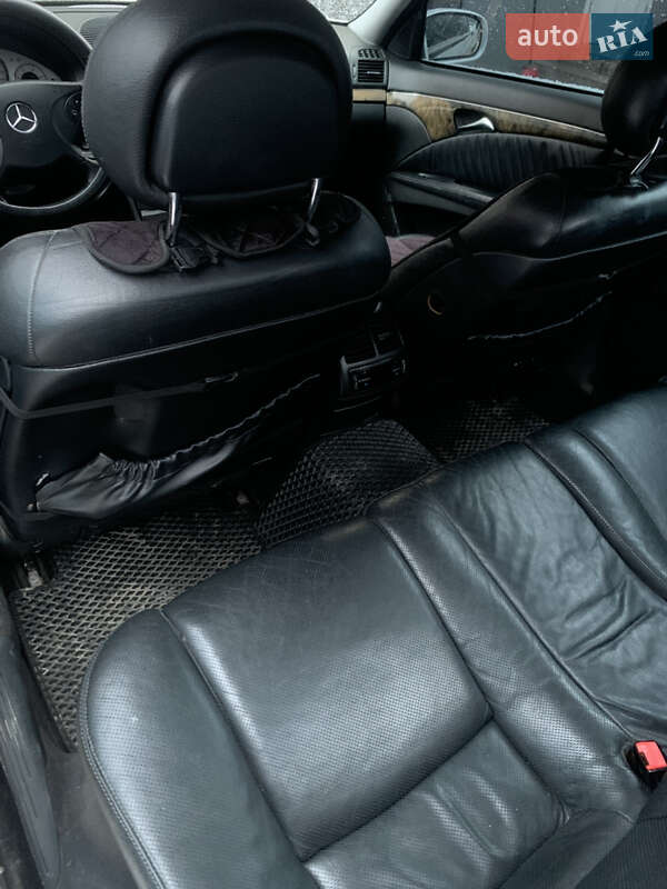 Седан Mercedes-Benz E-Class 2003 в Воловце