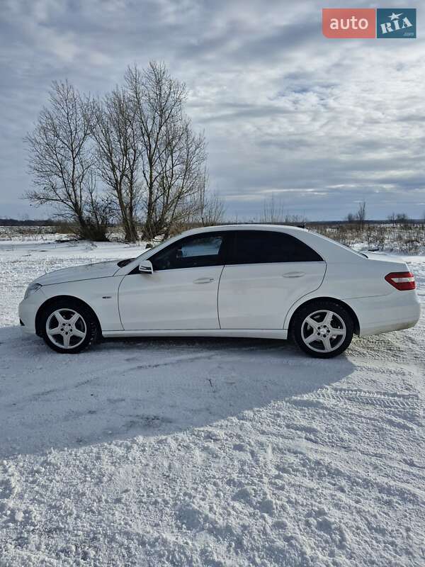 Седан Mercedes-Benz E-Class 2009 в Казатине