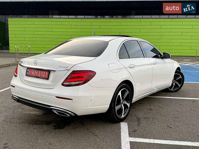 Седан Mercedes-Benz E-Class 2017 в Киеве