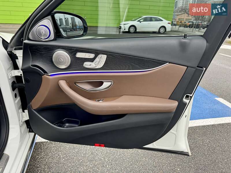 Седан Mercedes-Benz E-Class 2017 в Киеве