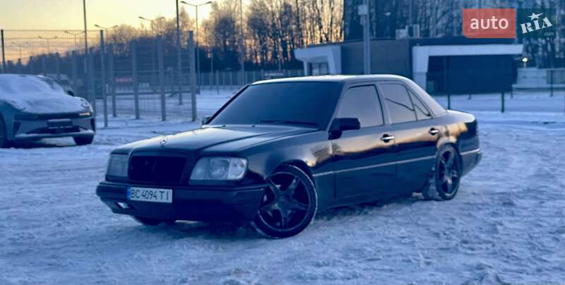 Седан Mercedes-Benz E-Class 1990 в Львове