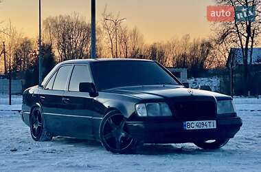 Седан Mercedes-Benz E-Class 1990 в Львове