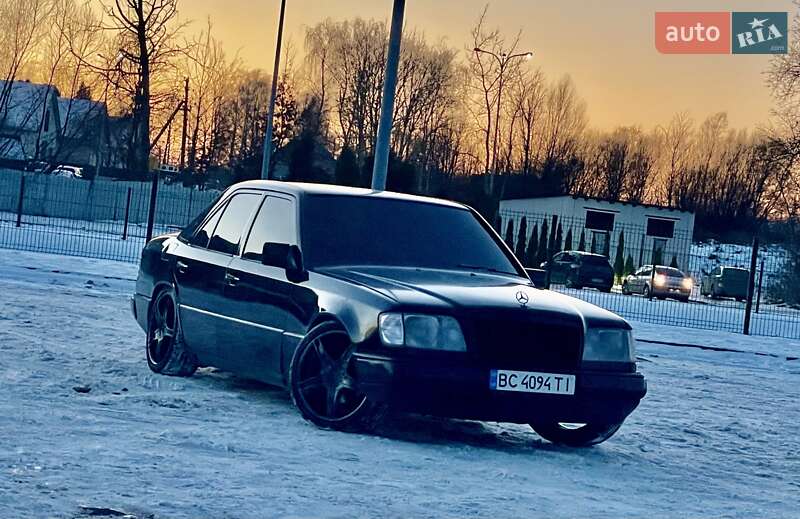 Седан Mercedes-Benz E-Class 1990 в Львове
