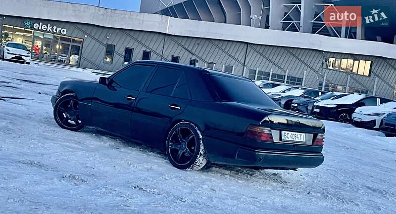 Седан Mercedes-Benz E-Class 1990 в Львове