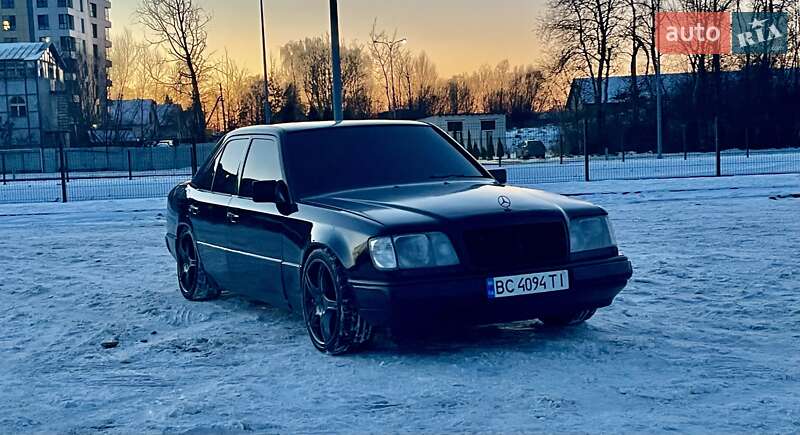 Седан Mercedes-Benz E-Class 1990 в Львове