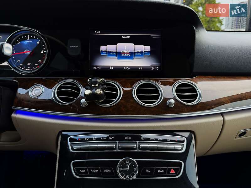 Седан Mercedes-Benz E-Class 2016 в Киеве