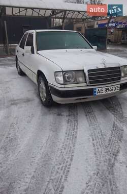 Седан Mercedes-Benz E-Class 1992 в Кривом Роге