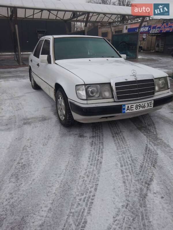 Mercedes-Benz E-Class 1992