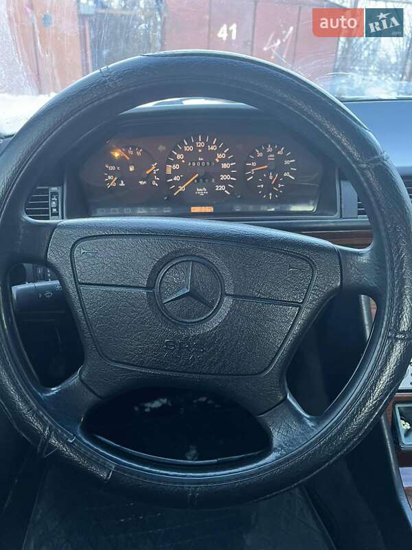 Седан Mercedes-Benz E-Class 1994 в Василькове